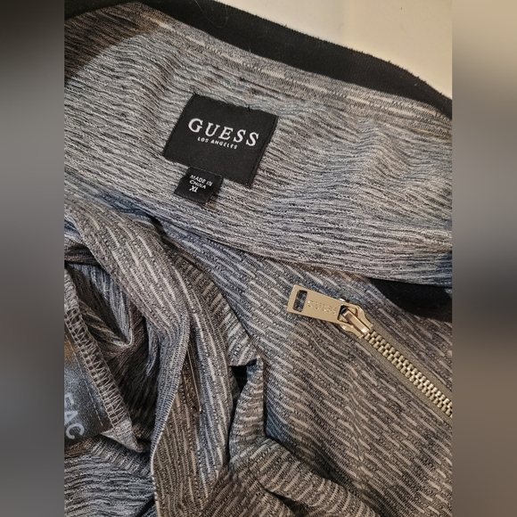 GUESS MENS SZ XL LIKE NEW CONDITION - Picture 7 of 7